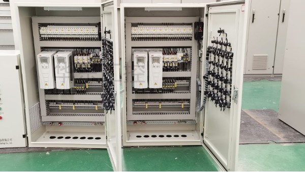 泵站控制柜實(shí)拍