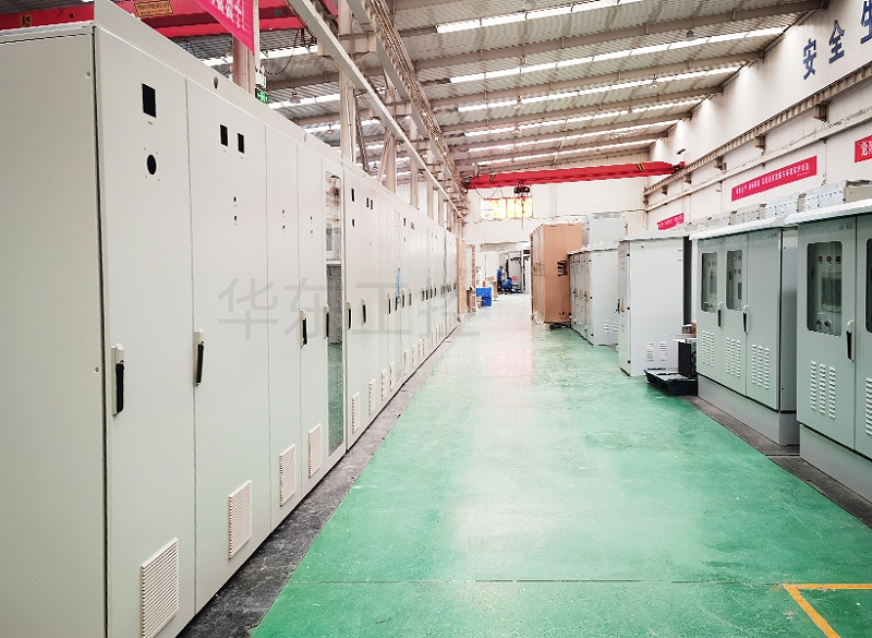 華東工控泵站控制柜生產(chǎn)現(xiàn)場