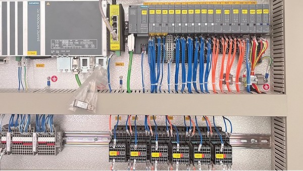 <i style='color:red'>出口控制柜</i>廠家選擇考量因素有哪些？