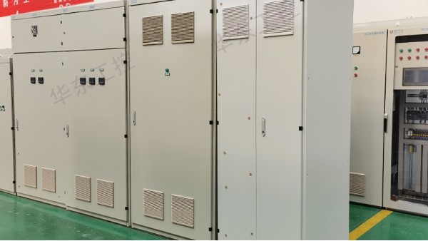 PLC控制柜廠家：以技術(shù)實(shí)力與深度定制，賦能千行百業(yè)