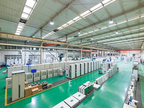 華東工控生產(chǎn)車間